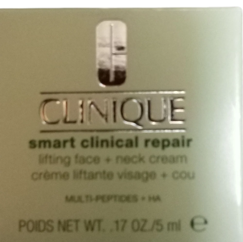 Clinique -NWT 12 Pc. Skincare and Makeup Set. Free Large White Tote W/Purchase - Picture 11 of 12